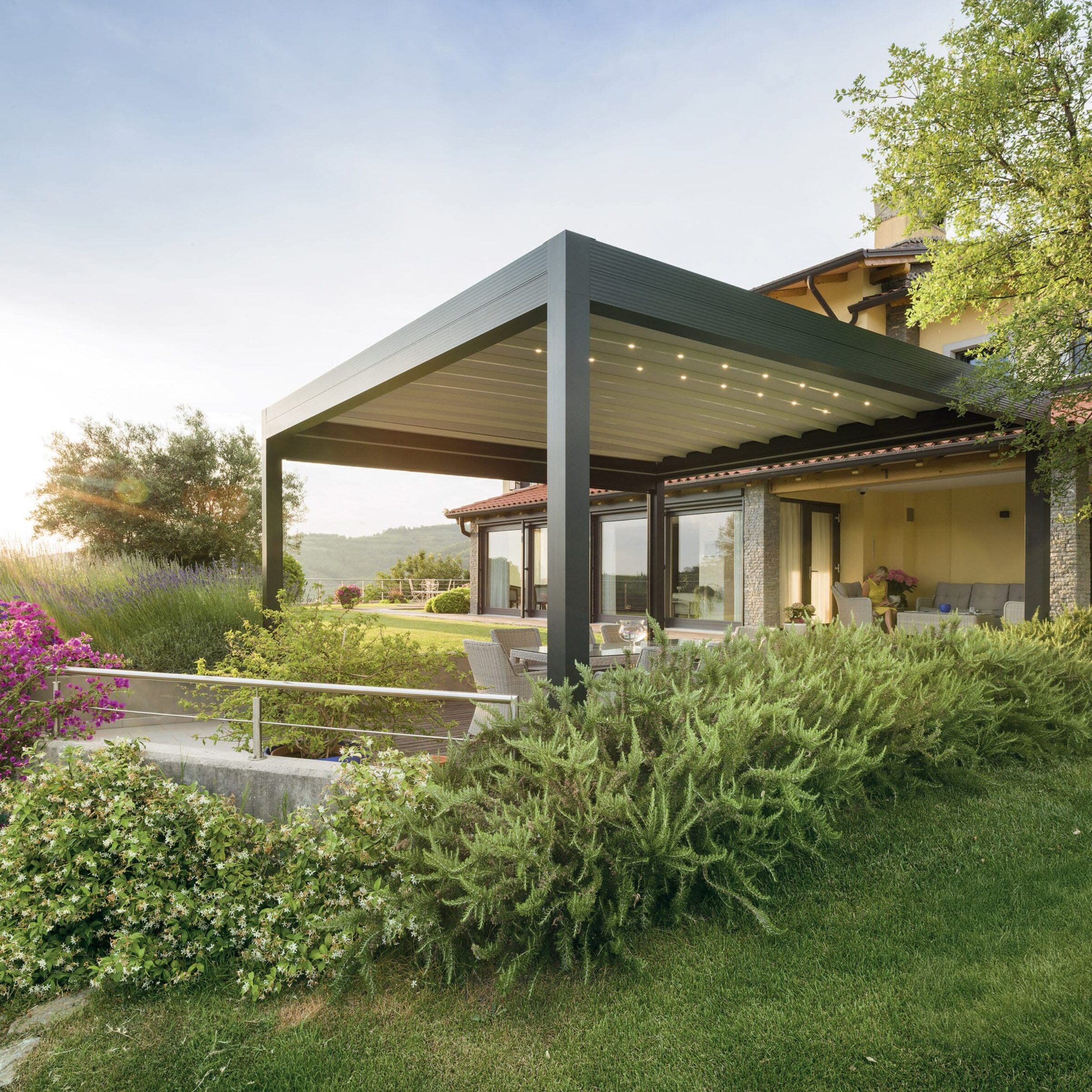 Kubisk pergola med foldeduk